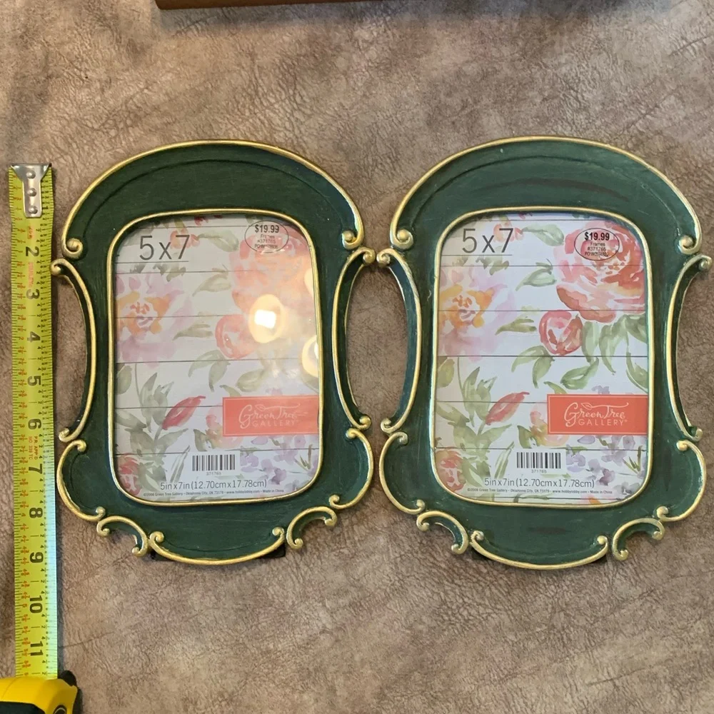 2 Picture Frames